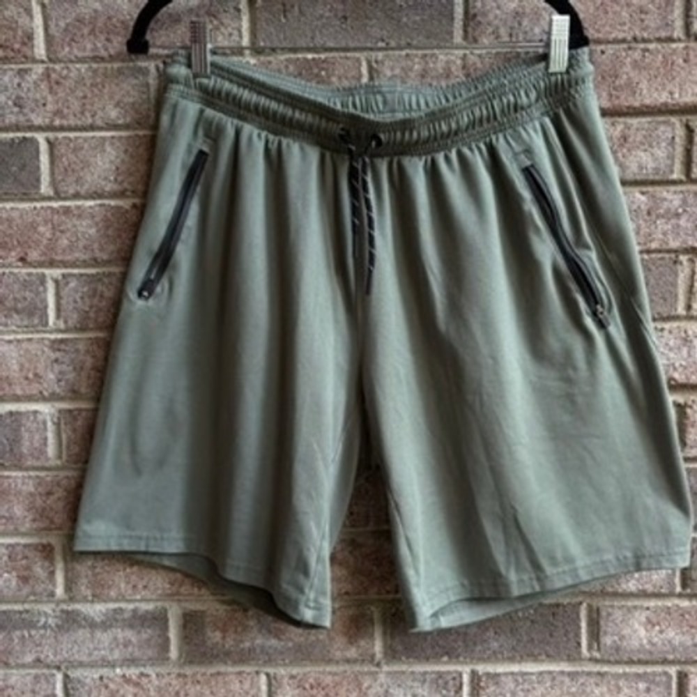 2(X)IST‎ Men's Athletic Shorts – Green – Size Medium – Zipper Pockets